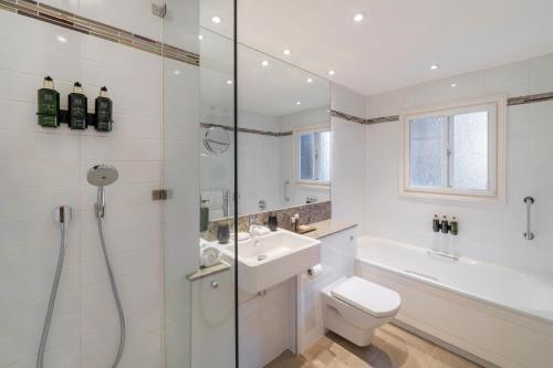 Suite Principal Strawberry Thief del hotel Melia London Kensington a Melia Collection. Foto 42