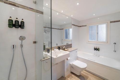 Suite Principal Strawberry Thief del hotel Melia London Kensington a Melia Collection. Foto 54