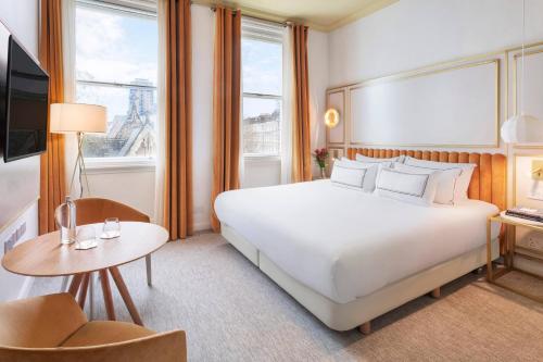 Suite Junior del hotel Melia London Kensington a Melia Collection. Foto 2