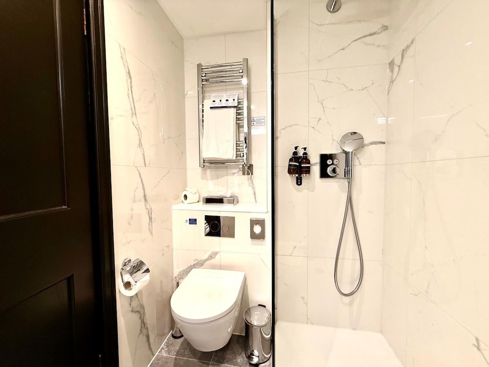 Habitación Superior con cama Queen del hotel Wellington By Blue Orchid. Foto 11