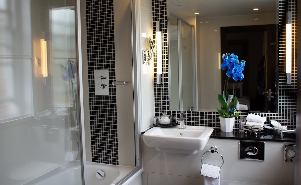 Habitación Deluxe con cama King del hotel Wellington By Blue Orchid. Foto 8