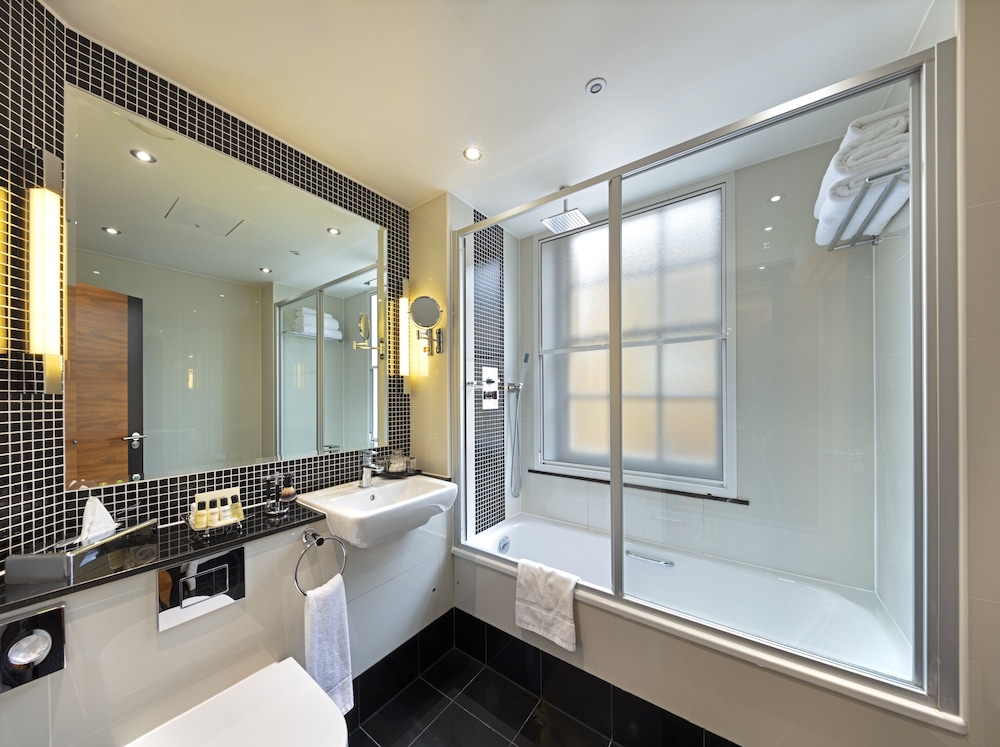 Habitación Deluxe con cama King del hotel Wellington By Blue Orchid. Foto 9