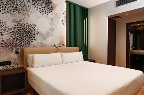 Triple Premium con salón del hotel Princesa De Eboli. Foto 3
