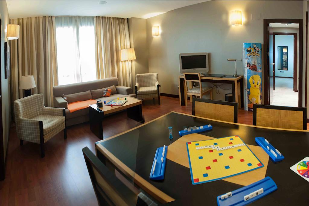 Suite del hotel Sercotel Princesa De Eboli. Foto 1