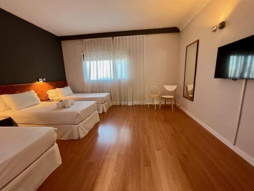Habitación Triple - Camas Individuales del hotel AP Madrid Airport. Foto 5