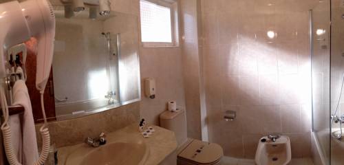 Habitación cuádruple del hotel AP Madrid Airport. Foto 1