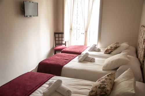 Habitación triple del hotel Callejón Del Agua. Foto 1