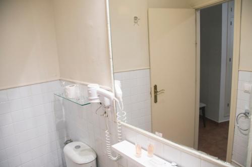 Habitación Doble Económica - 1 o 2 camas del hotel Callejón Del Agua. Foto 10