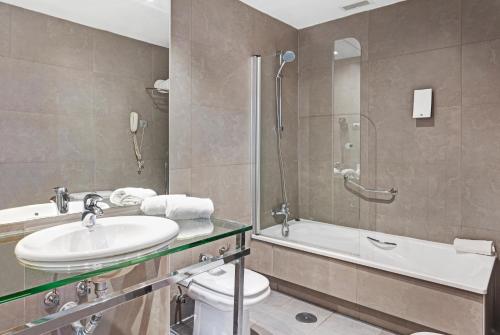 Habitación Doble Superior del hotel B&B Madrid Fuenlabrada. Foto 4