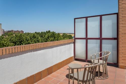 Habitación Doble con terraza del hotel B&B Madrid Fuenlabrada. Foto 1