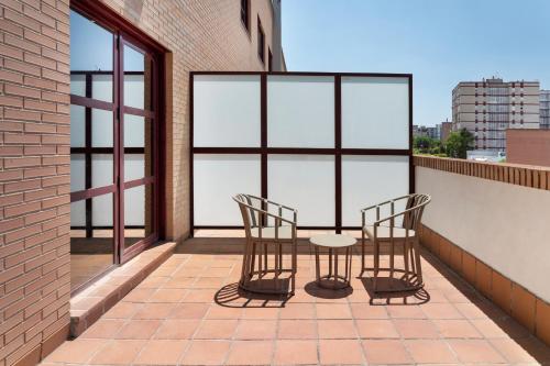 Habitación Doble con terraza del hotel B&B Madrid Fuenlabrada. Foto 3