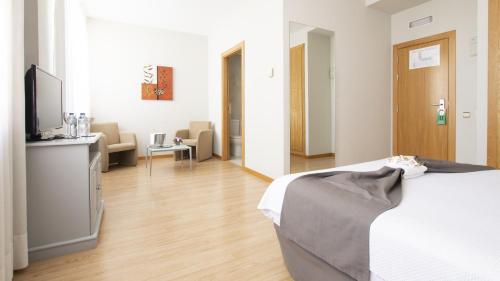 Habitación Doble Superior - 1 o 2 camas del hotel Isabel De Segura. Foto 1