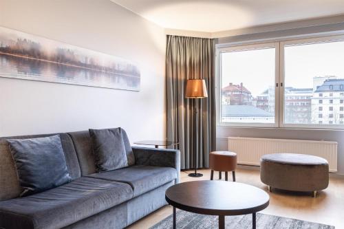 Suite Junior del hotel Hilton Helsinki Strand. Foto 1