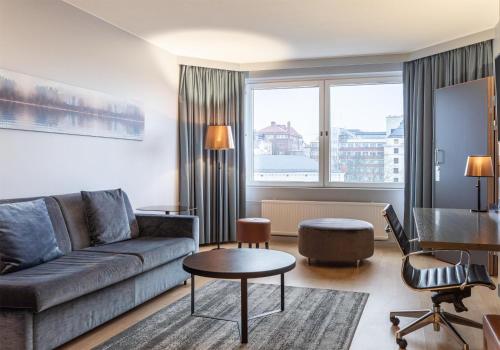 Suite Junior del hotel Hilton Helsinki Strand. Foto 3