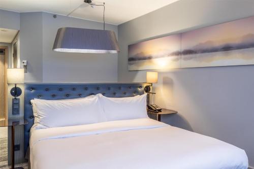 Habitación Doble Executive con cama grande y vistas al mar del hotel Hilton Helsinki Strand. Foto 4