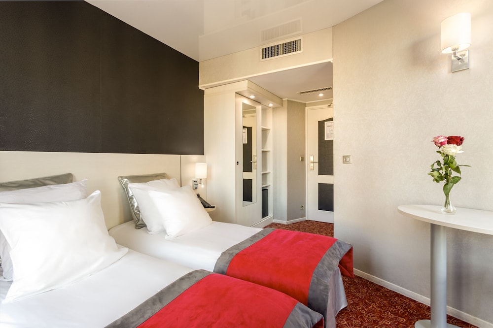 Habitación estándar con 2 camas individuales del hotel BERKELEY. Foto 6