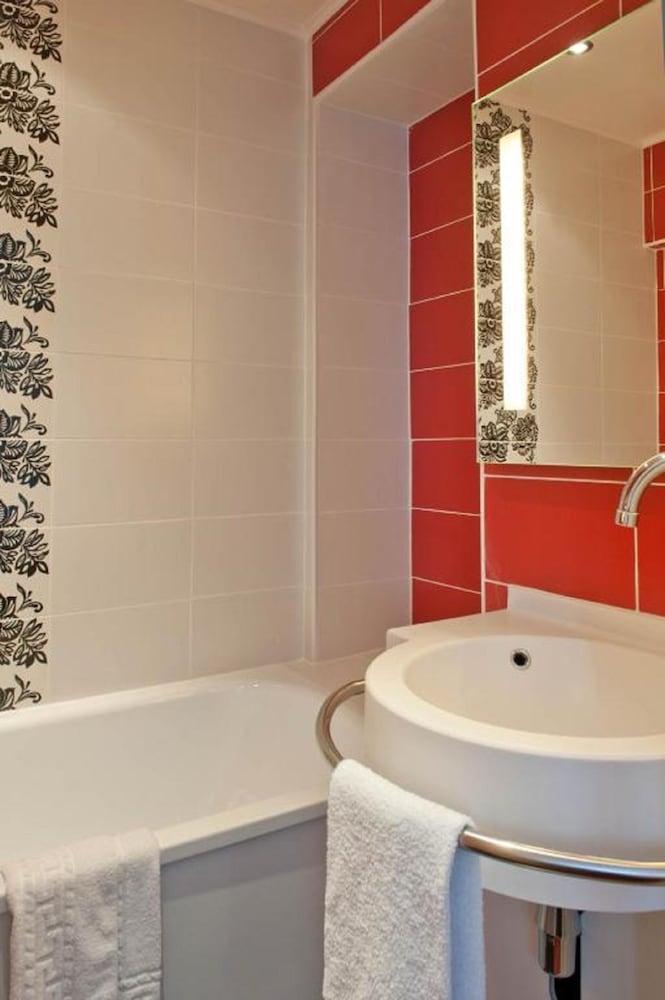 Habitación estándar con 2 camas individuales del hotel BERKELEY. Foto 10