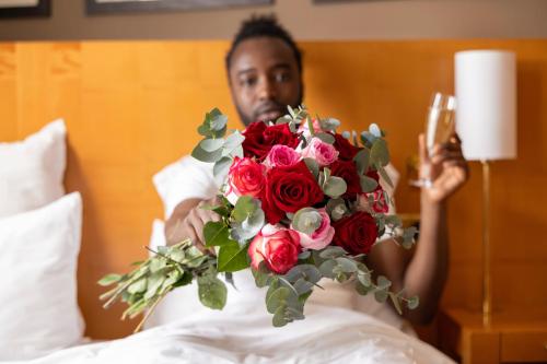 Habitación Deluxe con cama extragrande del hotel Royal Saint Michel. Foto 4