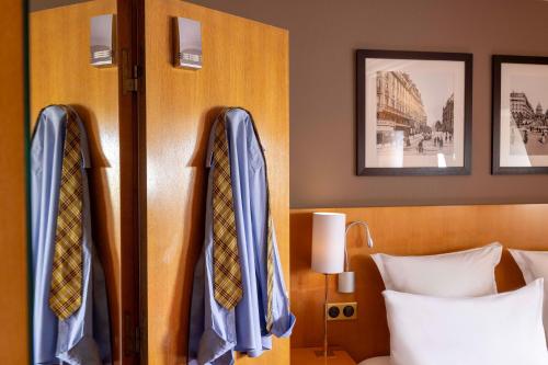 Habitación Individual Ático del hotel Royal Saint Michel. Foto 2