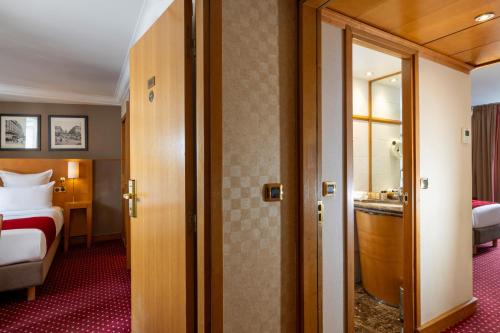 Habitación Familiar del hotel Royal Saint Michel. Foto 8