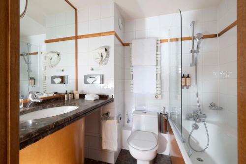 Habitación familiar 1 Cama queen Con Vistas 2 Camas individuales del hotel Royal Saint Michel. Foto 10