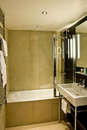 Habitación Deluxe del hotel Observatoire Luxembourg. Foto 6