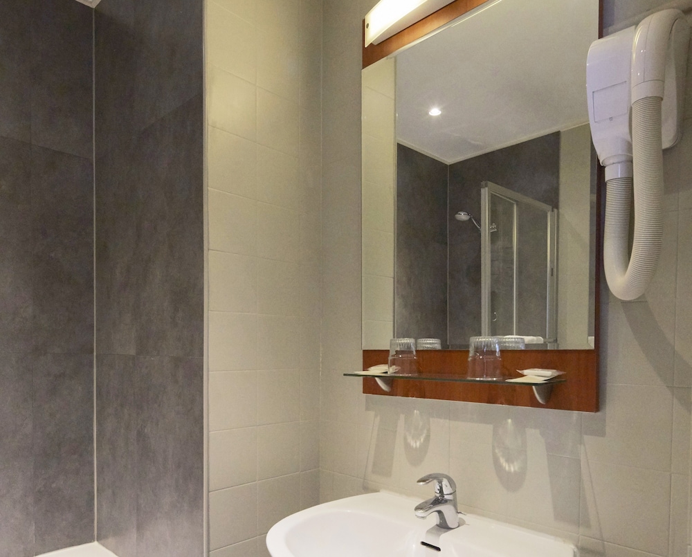 Habitación doble (1 or 2 persons) del hotel HOTEL PARIS VILLETTE. Foto 3