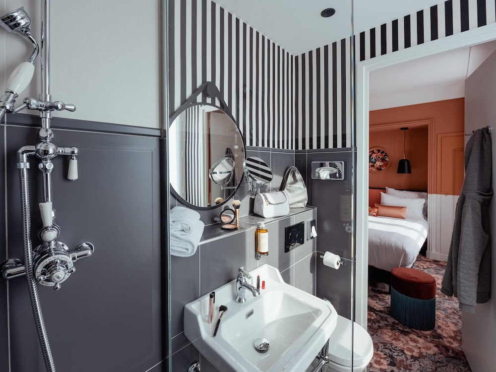 Privilege, Habitación triple, 1 cama doble con sofá cama del hotel Mercure Paris Gare De Lyon Opéra Bastille. Foto 2