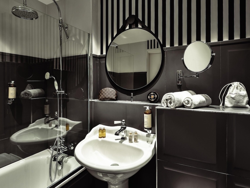 Privilege, Habitación triple, 1 cama doble con sofá cama del hotel Mercure Paris Gare De Lyon Opéra Bastille. Foto 1