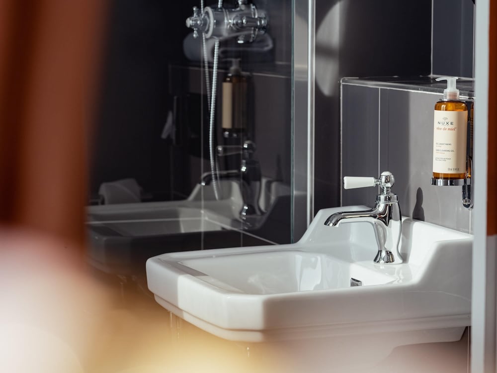 Privilege, Habitación triple, 1 cama doble con sofá cama del hotel Mercure Paris Gare De Lyon Opéra Bastille. Foto 3