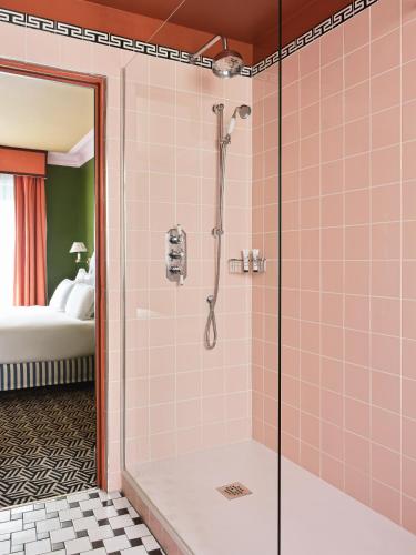 Habitación Doble Deluxe con balcón del hotel Les Deux Gares