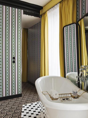 Suite Superior del hotel Les Deux Gares. Foto 3