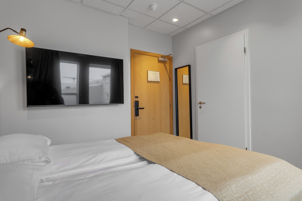 Habitación económica doble, baño privado del hotel Alva Brautarholt. Foto 4