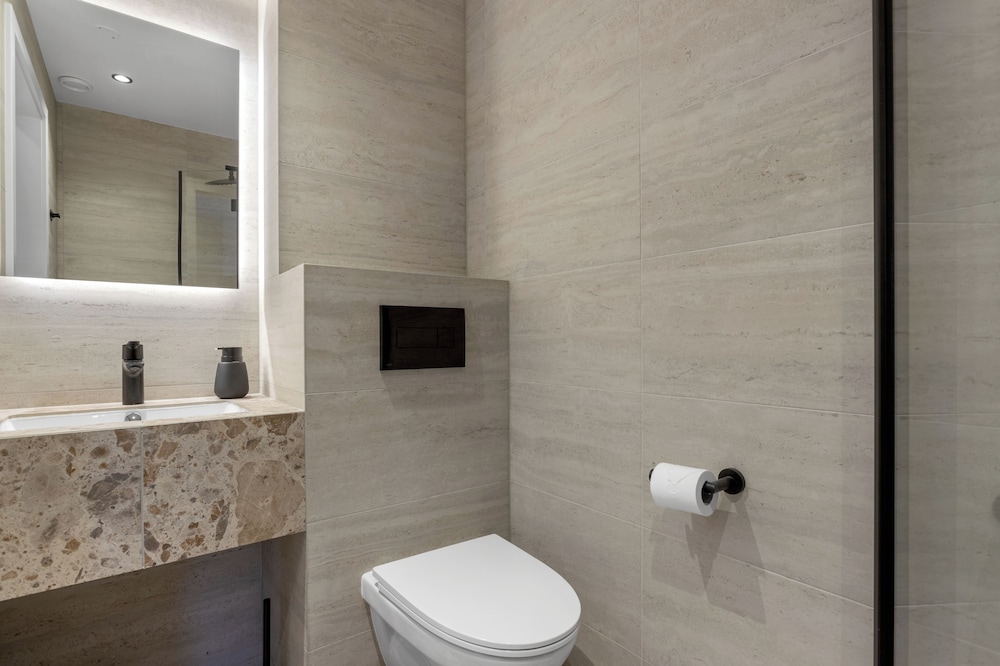 Habitación económica doble, baño privado del hotel Alva Brautarholt. Foto 6