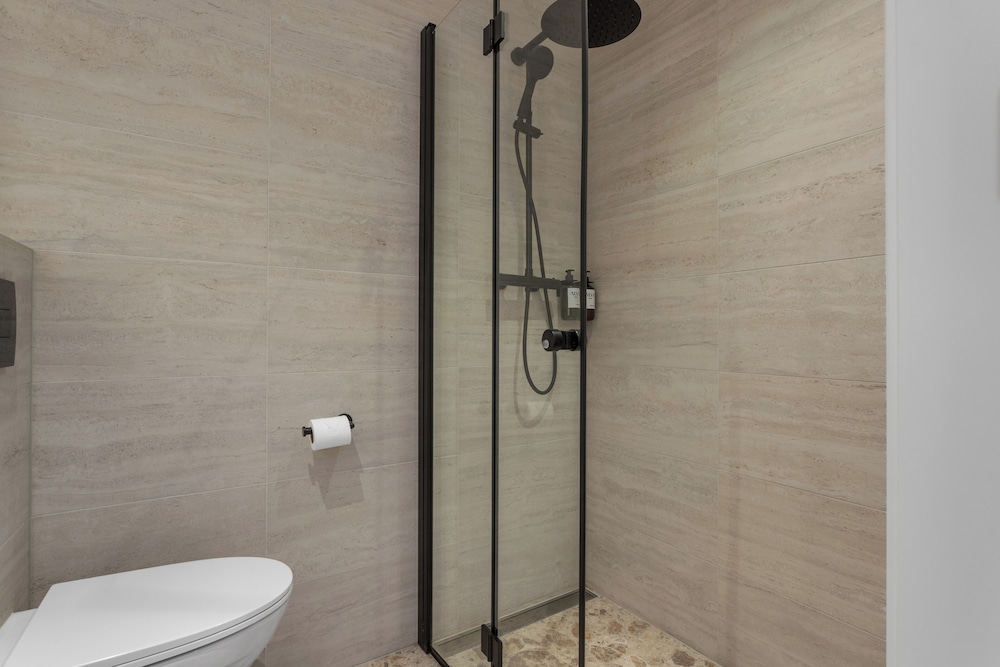 Habitación económica doble, baño privado del hotel Alva Brautarholt. Foto 7