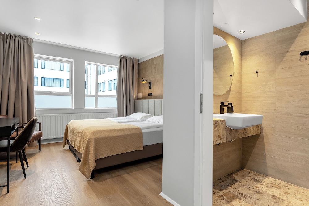 Habitación Deluxe con 2 camas individuales, baño privado del hotel Alva Brautarholt. Foto 5