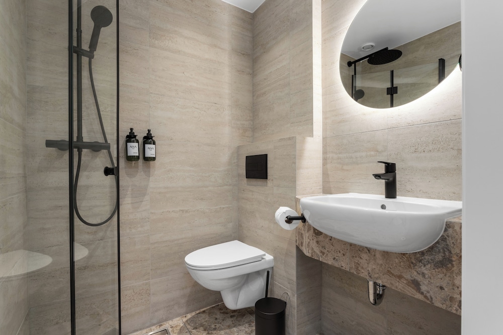 Habitación individual, baño privado del hotel Alva Brautarholt. Foto 4