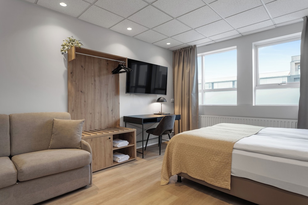 Habitación triple estándar, baño privado del hotel Alva Brautarholt. Foto 4