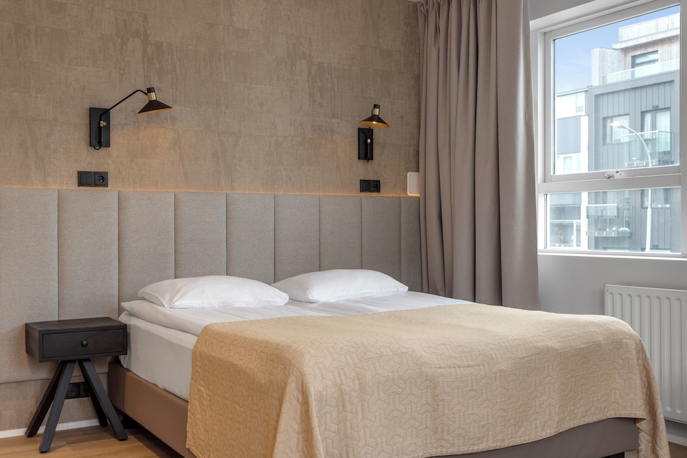Habitación cuádruple Deluxe, baño privado del hotel Alva Brautarholt