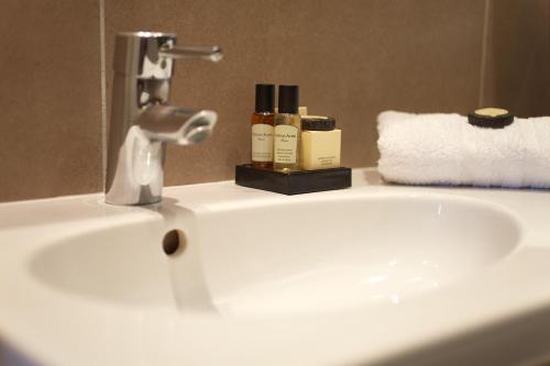 Habitación Doble con ducha del hotel BEAUGRENELLE ST CHARLES. Foto 4