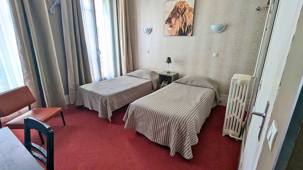 Habitación con 2 camas individuales del hotel Jean Bart. Foto 4