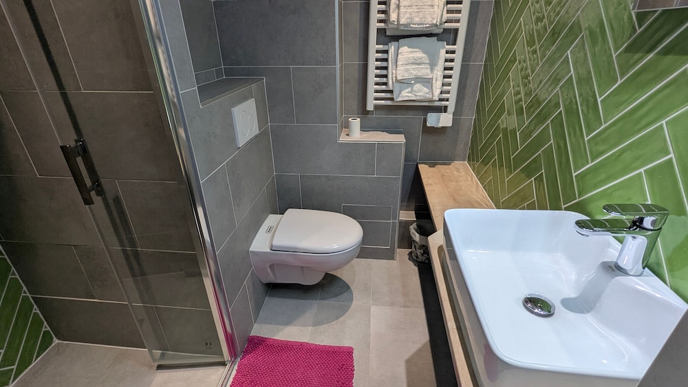Habitación con 2 camas individuales del hotel Jean Bart. Foto 6