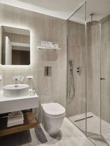 Habitación Super Executive Townhouse - 1 cama extragrande del hotel The Queen's Gate. Foto 7