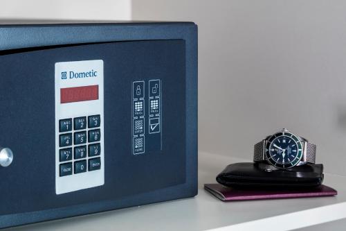 Habitación Deluxe - 1 cama grande del hotel The Queen's Gate. Foto 3