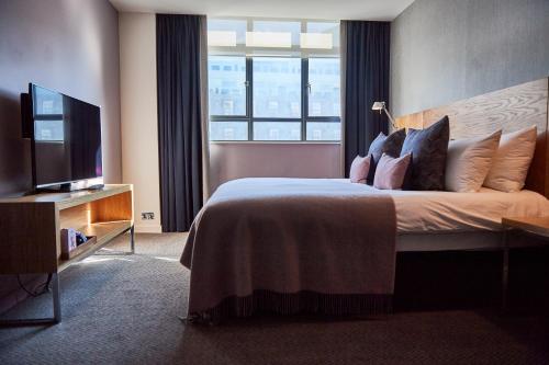 Habitación Deluxe con cama extragrande del hotel Apex City Of London. Foto 1