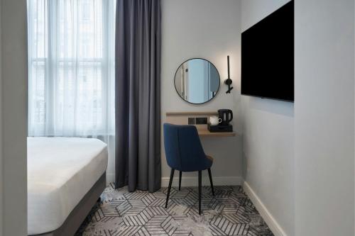 Superior Double Guest Room del hotel Four Points Flex by Sheraton London Victoria. Foto 4