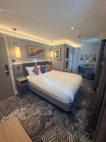 Habitación Superior con cama extragrande del hotel Comfort Inn London - Westminster. Foto 6