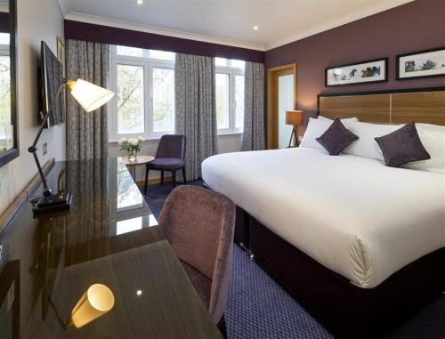 Habitación con cama extragrande. del hotel The Rembrandt. Foto 4