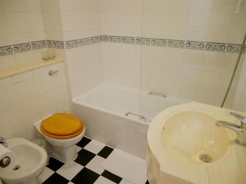 Habitación Triple Estándar del hotel Gresham. Foto 1
