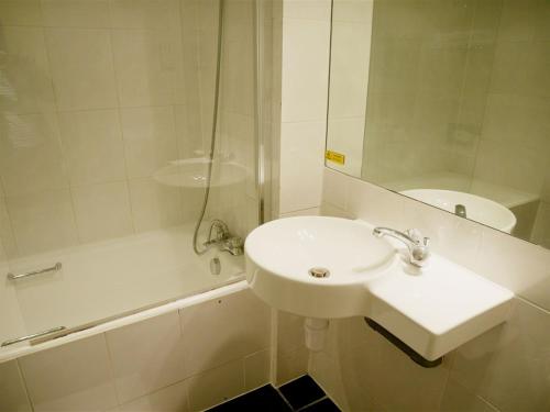 Habitación Cuádruple Estándar del hotel Gresham. Foto 2